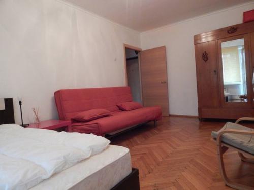 Ул. Якуба Коласа д. 1 - 450 тыс. 04