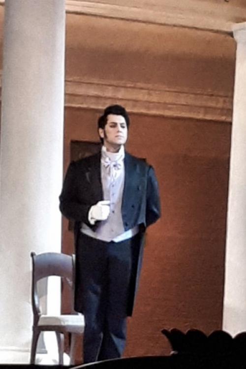 Она в волненье Давно Умолкнувшие Чувства Привела! 02