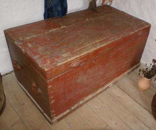 На объектах и в фондах музея - заповедника хранится около двадцати сундуков конца XIX - середины ХХ вв. 05