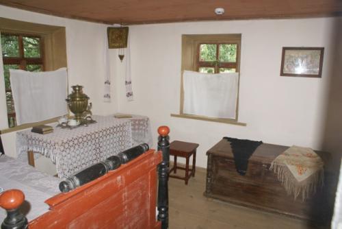 На объектах и в фондах музея - заповедника хранится около двадцати сундуков конца XIX - середины ХХ вв. 
