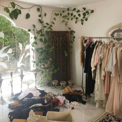 Добрый день!  Ребята, мы на днях переезжаем в белую, невероятно светлую квартиру! 06