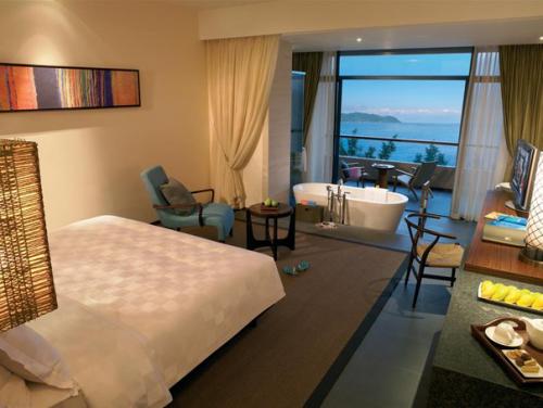 Необычный отель: Aegean Conifer Resort 5* (Китай, Хайнань, Санья). 09