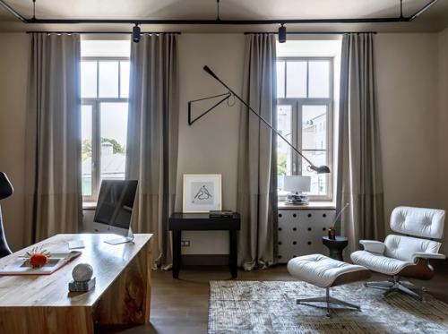 Этот проект - необычный: здесь квартира - мастерская художницы и рабочий кабинет ее мужа - бизнесмена. 03