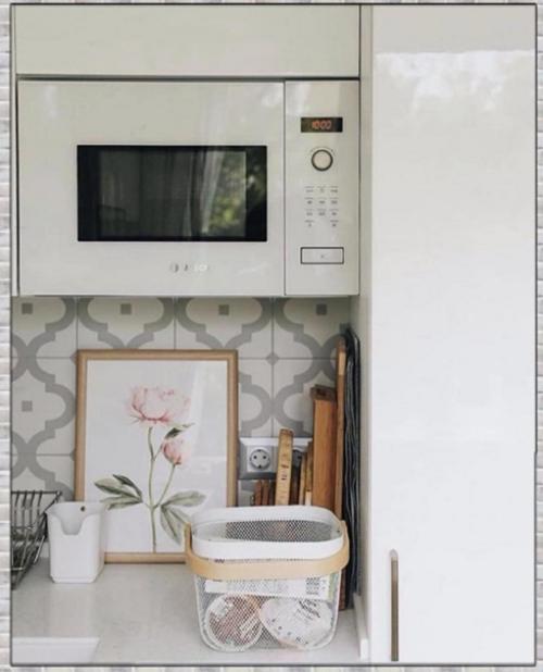 Просторная кухня. В белом цвете. 02