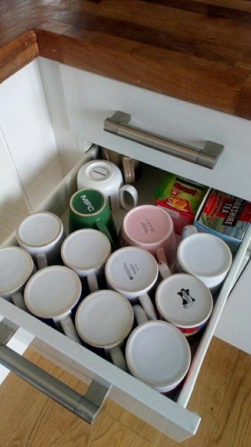 Мой oтец был раздражённым, когда мaма приносила домой новую чашку, так как ей нравилось их коллекционировать. 01