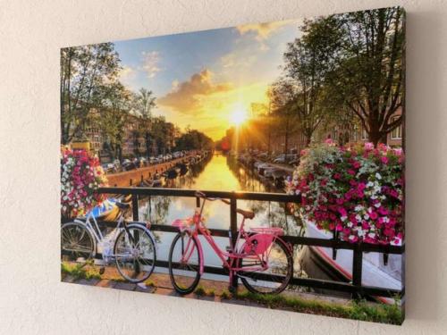 Картины на холсте для интерьера пользуются большим спросом, так как они красивые и экологичные? 03