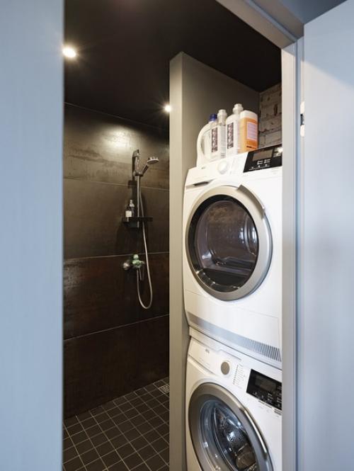 Как вам решение с черным матовым потолком в студии? 07