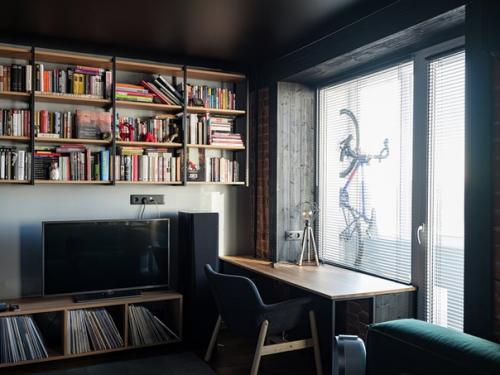 Как вам решение с черным матовым потолком в студии? 03