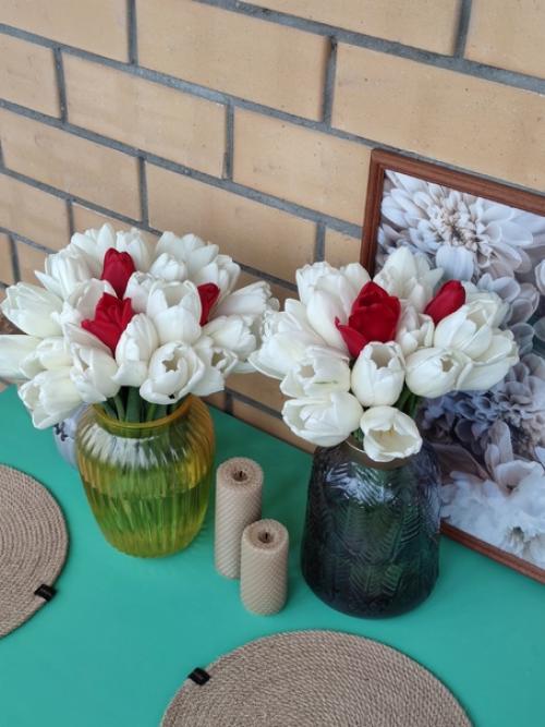 Букет из свежесрезанных цветов - это яркий штрих в интерьере, кардинально меняющий вид любого помещения. 05