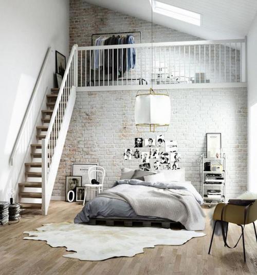 Кирпичная стена и фрагменты кирпичной кладки в интерьере помещений квартиры или загородного дома. 05