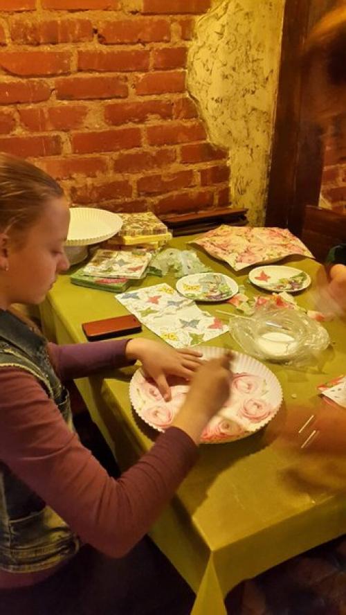 В субботу на детском мастер-классе детвора стала готовиться к встречи пасхи. 04