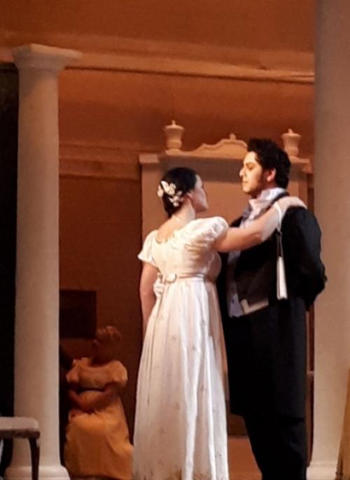 Она в волненье Давно Умолкнувшие Чувства Привела! 01