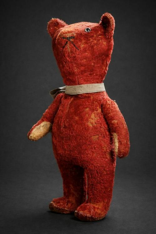 Во второй половине 1900-х годов в США появились так называемые Electric Eye Bears - медведи со стеклянными лампочками вместо глаз. 04 Во второй половине 1900-х годов в США появились так называемые Electric Eye Bears - медведи со стеклянными лампочками вместо глаз. 04