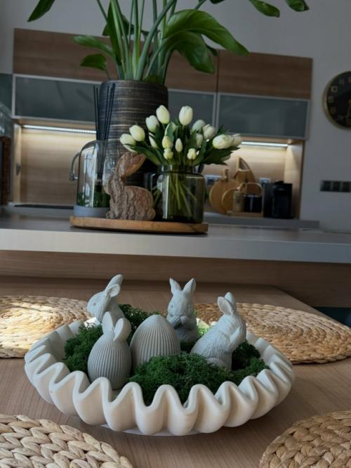 Добро пожаловать в современную квартиру, где интерьер уже дышит весной. 03