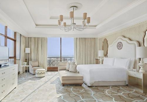 Интерьер спальни в классическом стиле. 03