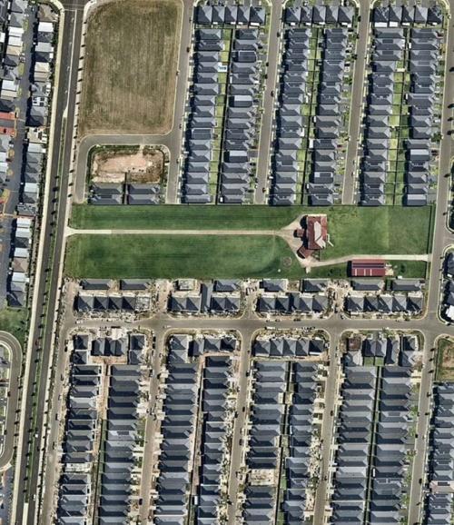 В Сиднее есть одна удивительная семья, которая уже много лет стоит стеной против застройщиков. 01