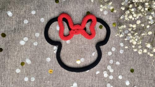 Вязаный декор интерьера - это не стандартный и очень классный вариант украсить любую вашу комнату. 08