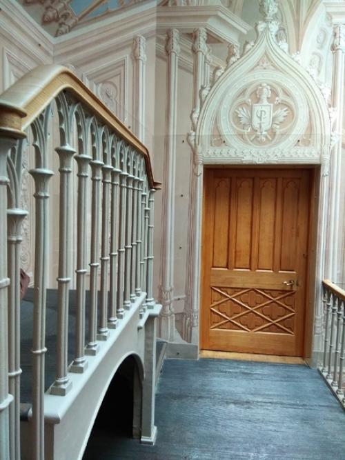 Дворец коттедж очень стильный, весьма скромный. 05