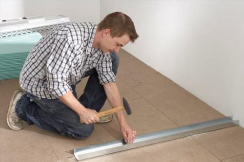 Гипсокартонная перегородка. Среди положительных качеств этого материала для создания межкомнатных перегородок можно выделить следующие: 01