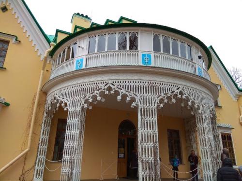 Дворец коттедж очень стильный, весьма скромный. 03