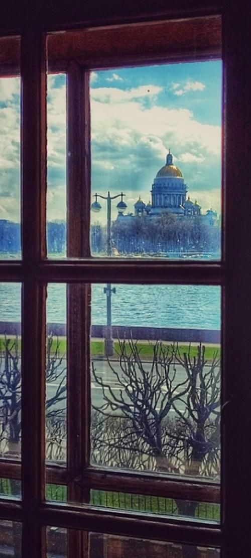 Питер на удивление солнечной теплой погодкой встретил. 08