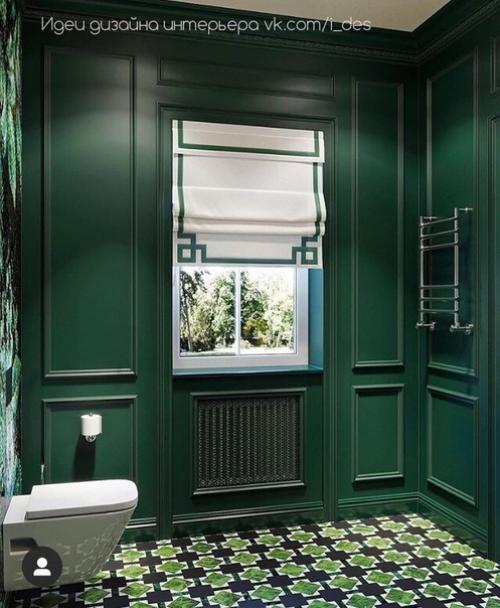 Насыщенный зеленый цвет в санузле частного дома. 01