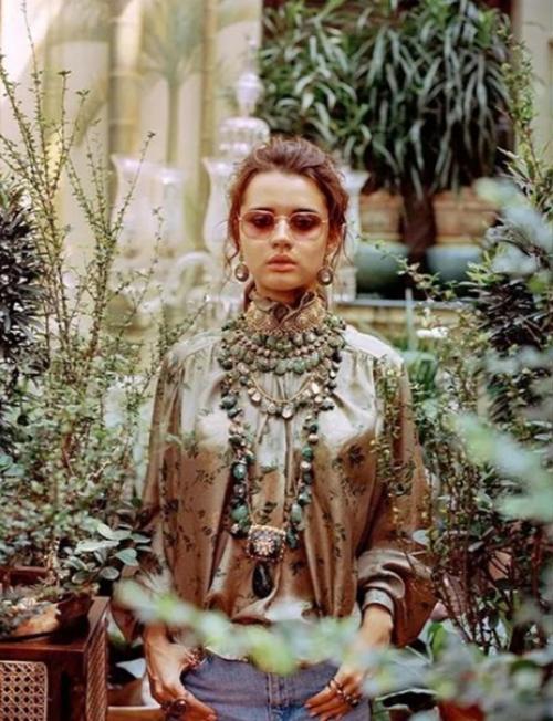 Sabyasachi Mukherjee - один из знаменитых индийских дизайнеров, чьи изысканные изделия завоевали тысячи поклонников. 01