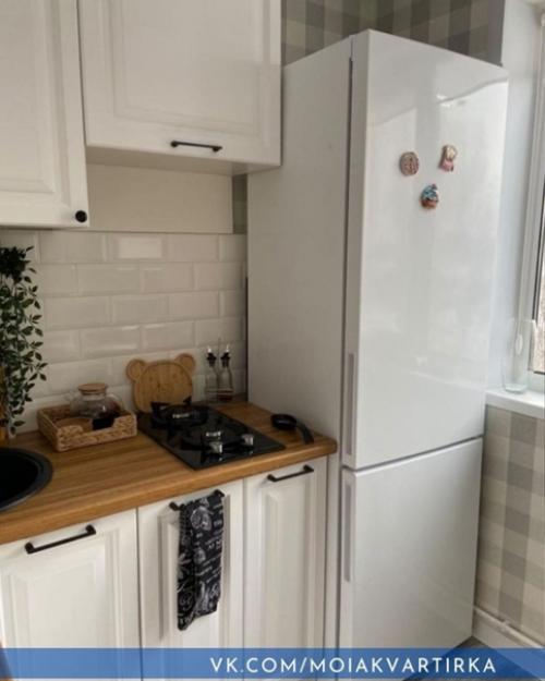 Небольшая кухня. Светлая и уютная. 02