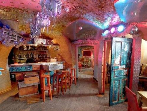Подборка необычных кафе и ресторанов Петербурга. 02