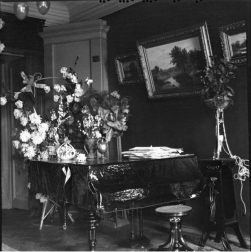 Снимала ради вида на Москву угловую квартиру на пятом этаже, всего две комнаты, но просторные и хорошо обставленные. 08