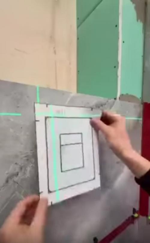 Стильное решение: кнопка слива, встроенная в стеновую плитку - аккуратно скрытая деталь, которая превращает сантехнику в единое целое с интерьером.  