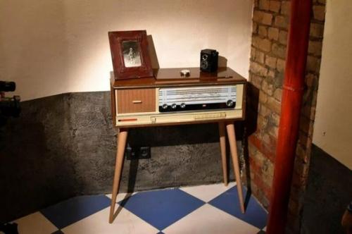 У многих людей, в домах и на дачах, сохранились предметы интерьера и быта советского времени.