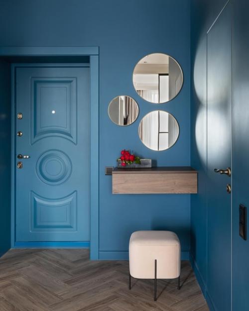 Жилой комплекс, в котором находится эта квартира, расположен в меньше чем сотне метров от моря. 07