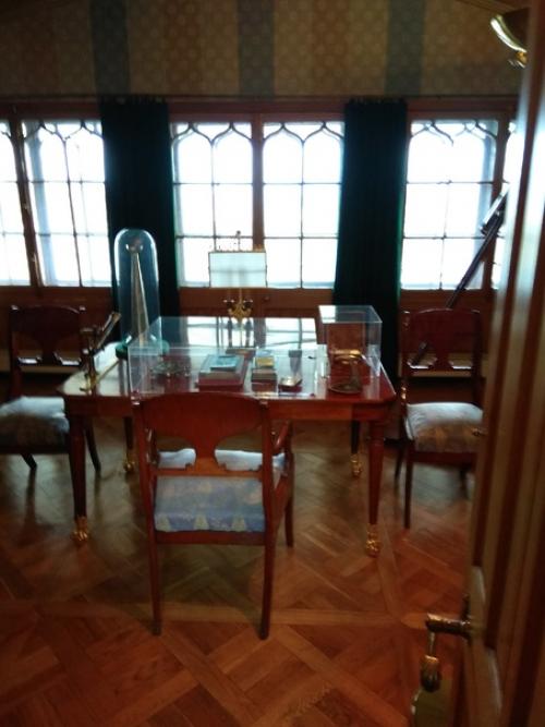 Дворец коттедж очень стильный, весьма скромный. 09