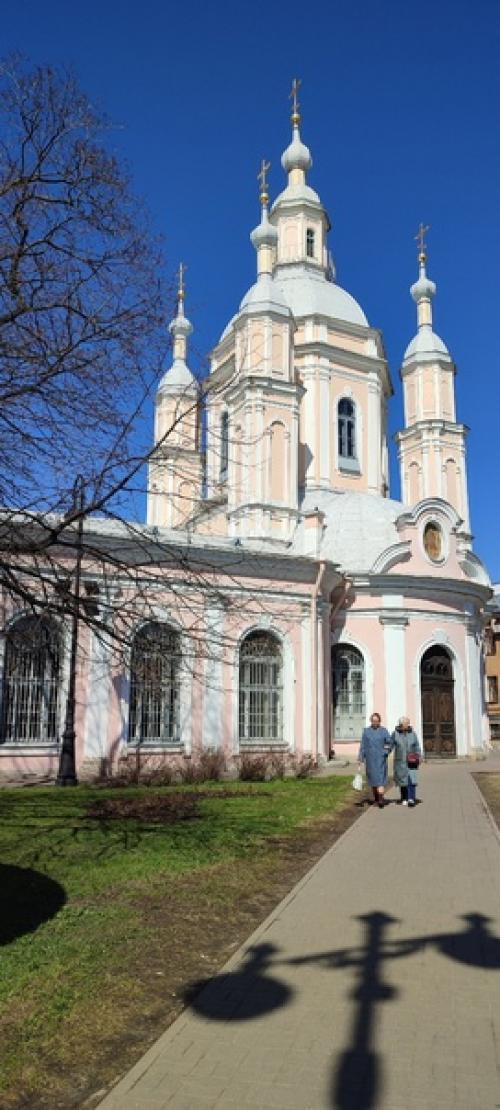 Питер на удивление солнечной теплой погодкой встретил. 01