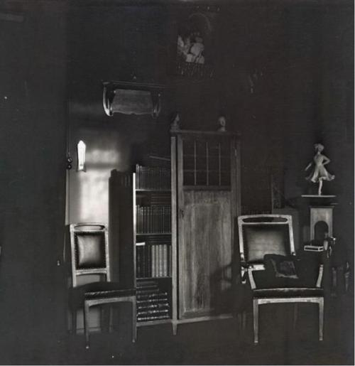 Снимала ради вида на Москву угловую квартиру на пятом этаже, всего две комнаты, но просторные и хорошо обставленные. 06