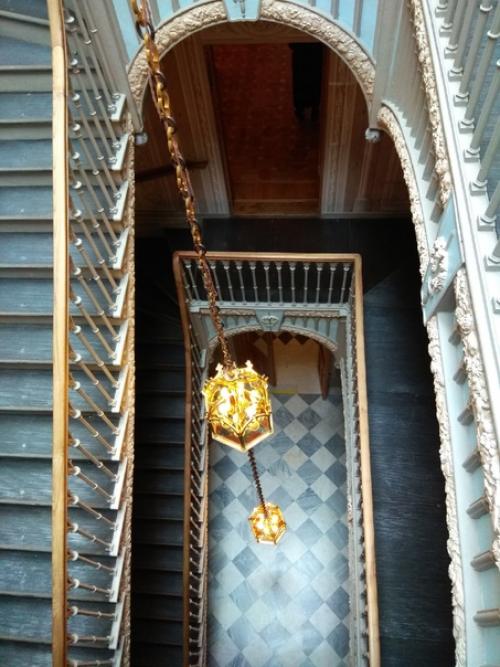 Дворец коттедж очень стильный, весьма скромный. 06