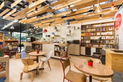 Книжный магазин и кафе 9 3/4 в Колумбии. 03