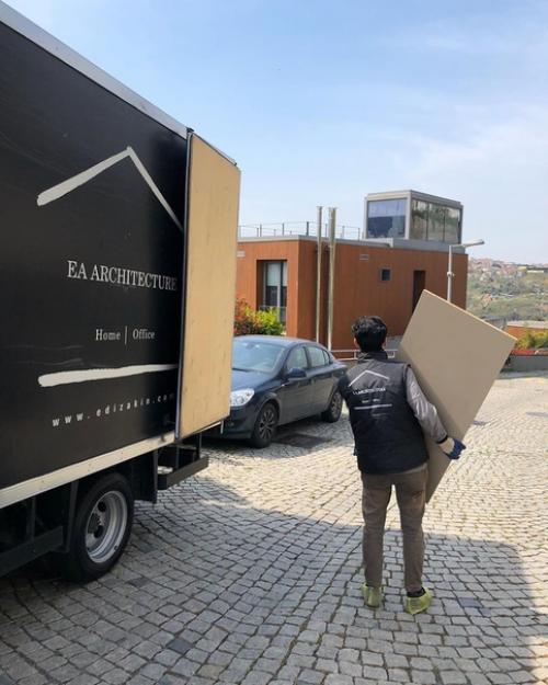 Официальный аккаунт Eaarchitecture (дизайн интерьера) поделился новой порцией фотографий, на которых мы можем посмотреть гардеробную Ханде. 04