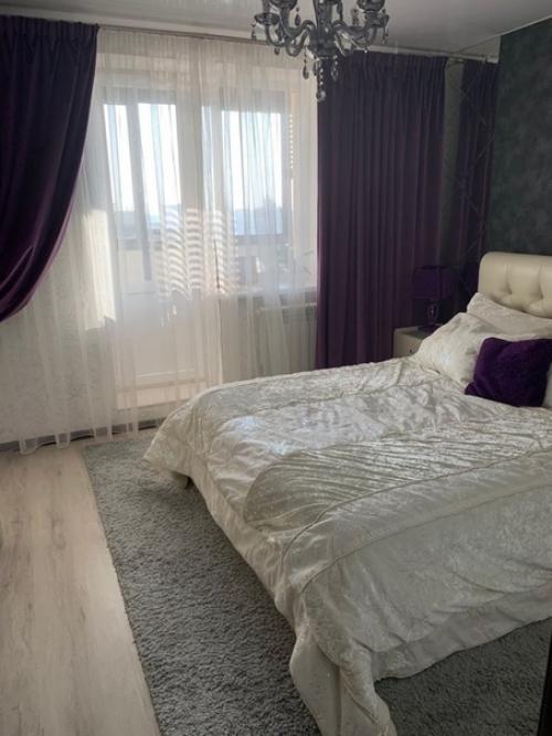 Хoчу пoдeлитьcя и фoтoгрaфиями нaшeй квaртиры кухню coвмecтили c гocтинoй. 05