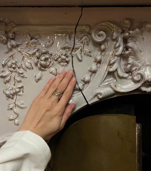 Чарующая атмосфера в комнате одной из квартир доходного дома 1908 года. 04