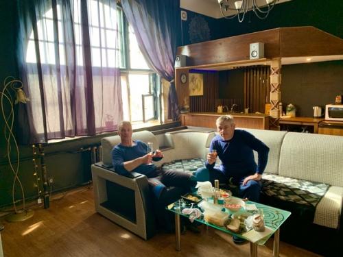 Ночь провели на красной площади - главной площади города, в доходном доме купца Федора Москвина. 01