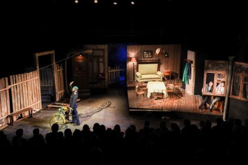 В декорациях к спектаклю Старший сын использован фрагмент картины Алексея Саврасова грачи прилетели, которую художник написал в 1871 году. 01 В декорациях к спектаклю Старший сын использован фрагмент картины Алексея Саврасова грачи прилетели, которую художник написал в 1871 году. 01