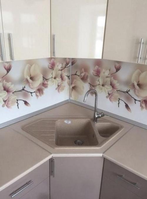 Небольшая кухня. В нежных оттенках. 01