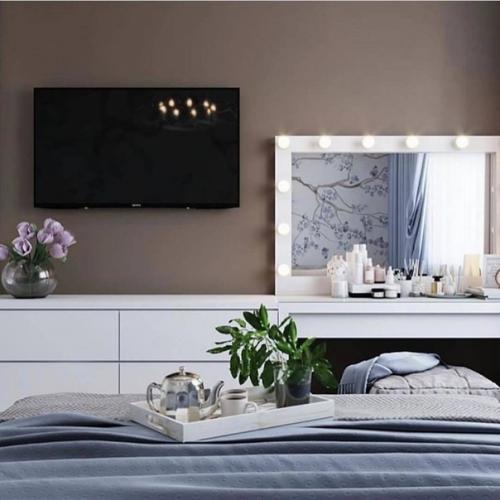 Небольшая и стильная спальня. 03