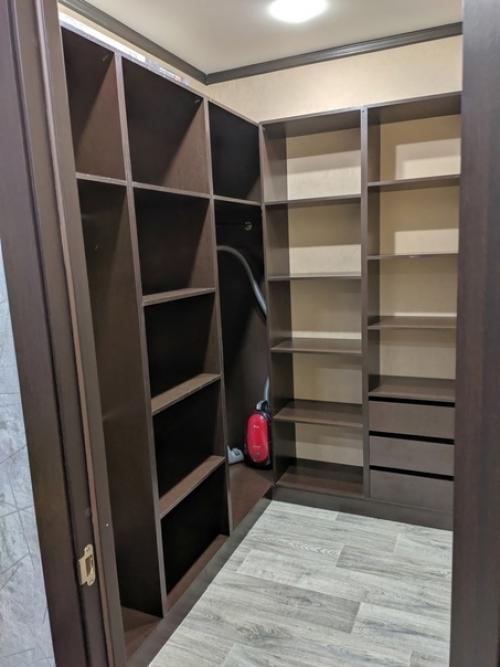 Вот такую замечательную квартиру + ремонт подарили сыну родители. 03