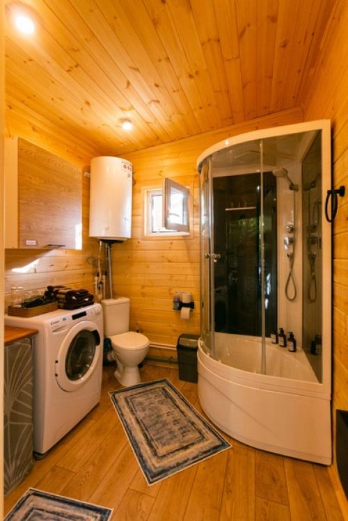 Дом Модерн 60 демонстрирует уникальные способы организации пространства, ярко показывая его функциональность и стиль. 02