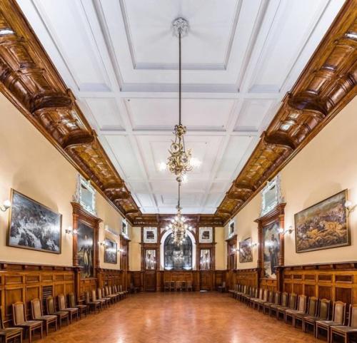 Дом офицеров расположен по адресу: литейный просп., дом 20, на пересечении с кирочной улицей. 01