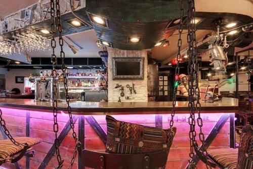 Подборка необычных кафе и ресторанов Петербурга. 05