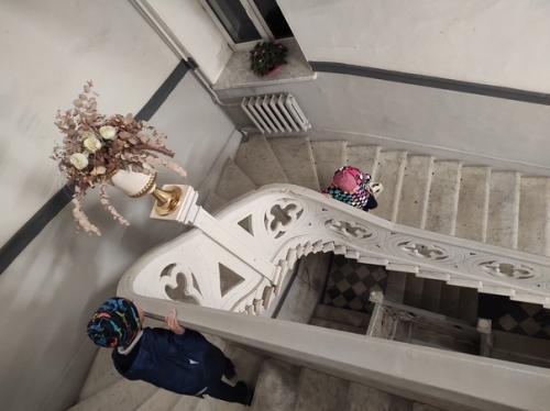 Продолжаю историю про удивительный дом, в котором мы оказались. 01